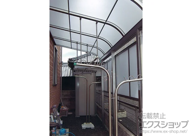 愛媛県八幡浜市のLIXIL リクシル（トステム）のテラス屋根 ライザーテラスII R型 テラスタイプ 単体 積雪～20cm対応+前面スクリーン 1段 施工例