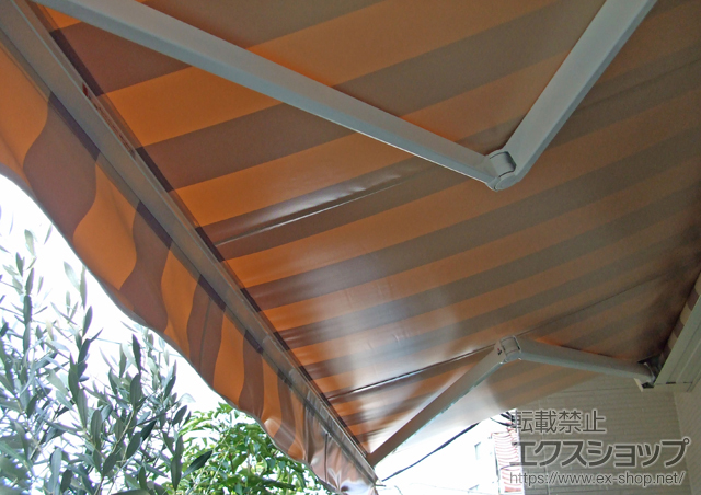 東京都渋谷区のLIXIL リクシル（トステム）のオーニング・日よけ 彩鳥C型 ボックスタイプ 手動式 施工例