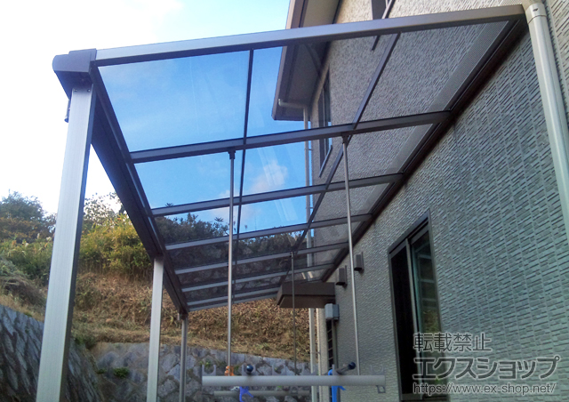 岡山県倉敷市のLIXIL リクシル（トステム）のテラス屋根 ライザーテラスII F型 テラスタイプ 連棟 積雪〜20?対応 施工例