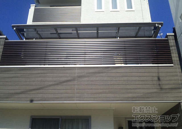 静岡県静岡市のLIXIL リクシル（トステム）のバルコニー・ベランダ屋根 パワーアルファ L型 ルーフタイプ 単体 積雪〜30cm対応+前枠化粧材一式+吊り下げ式物干し 標準 2本入 施工例