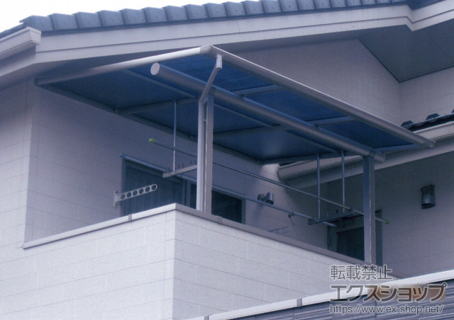 宮城県宮城郡ののバルコニー・ベランダ屋根 ヴェクターF型 屋根タイプ 単体 積雪〜20?対応+吊り下げ物干し 標準 2本入×1セット 施工例