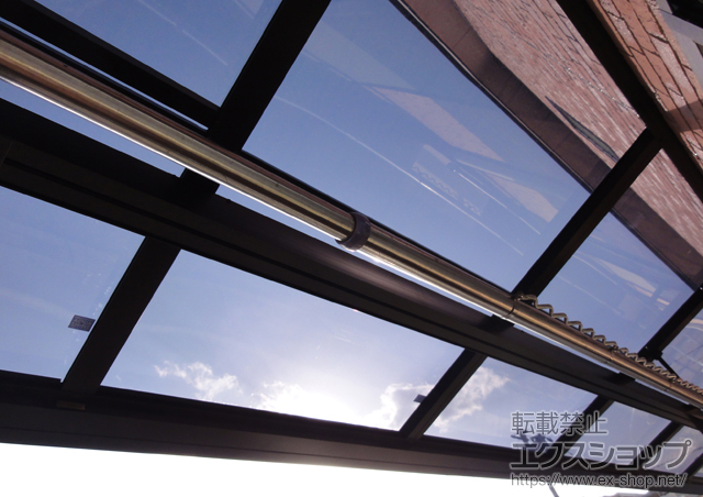 東京都八王子市のLIXIL リクシル（トステム）のバルコニー・ベランダ屋根 ライザーテラスII F型 屋根タイプ 連棟 積雪〜20cm対応+吊り下げ式物干し 標準 2本入 施工例