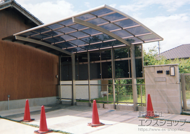 愛知県津島市のLIXIL リクシル（トステム）のカーポート カーブポートシグマIII 積雪〜30cm対応＋サイドパネル 2段 H500+H800 施工例