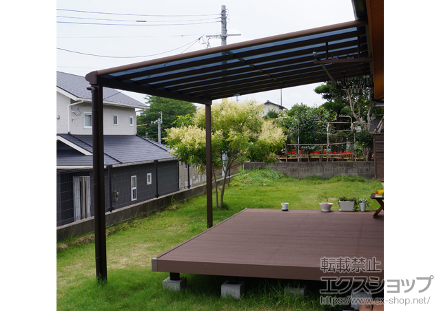 熊本県菊池郡菊陽町ののテラス屋根 ヴェクターテラス F型 テラスタイプ 単体 積雪〜20cm対応+ヴェクターテラス 吊り下げ式物干し　標準　2本入り　1セット 施工例