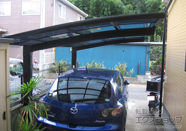 埼玉県上尾市のLIXIL リクシル（トステム）のカーポート カーブポートシグマIII 積雪〜30cm対応 施工例