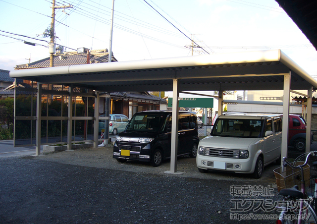 滋賀県犬上郡豊郷町ののカーポート レオンポートneoDX＋スチール折板屋根ふき材＋サイドパネル　51-24　３段タイプ 施工例