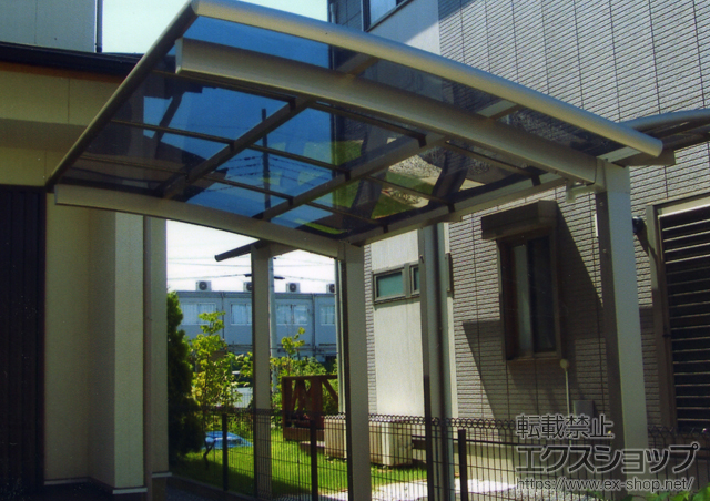 埼玉県吉川市ののカーポート カムフィNex R　積雪〜20cm対応 施工例