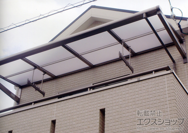 大阪府大阪市のLIXIL リクシル（トステム）のバルコニー・ベランダ屋根 ライザーテラスII F型 単体 ルーフタイプ 積雪〜20cm対応 施工例
