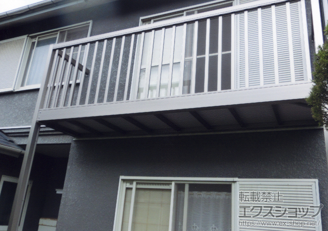 千葉県印西市のLIXIL リクシル（トステム）のバルコニー アクトステージA型 太格子 単体 柱建て式 施工例