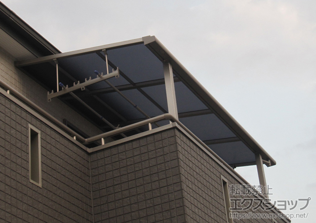 埼玉県さいたま市のLIXIL リクシル（トステム）のバルコニー・ベランダ屋根 ライザーテラスII F型 屋根タイプ 単体 施工例