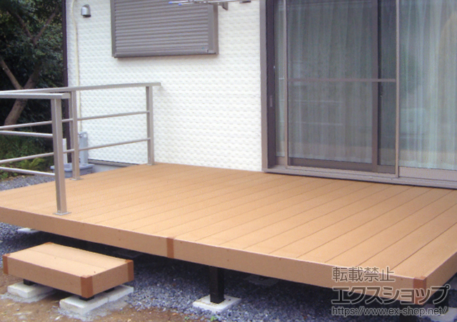 埼玉県飯能市ののウッドデッキ リウッドデッキ200+シンプルモダンデッキフェンス　笠木+独立式リウッドステップ 施工例