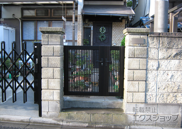 神奈川県相模原市のの門扉 プリレオ R2型 両開き親子仕様 柱使用 施工例