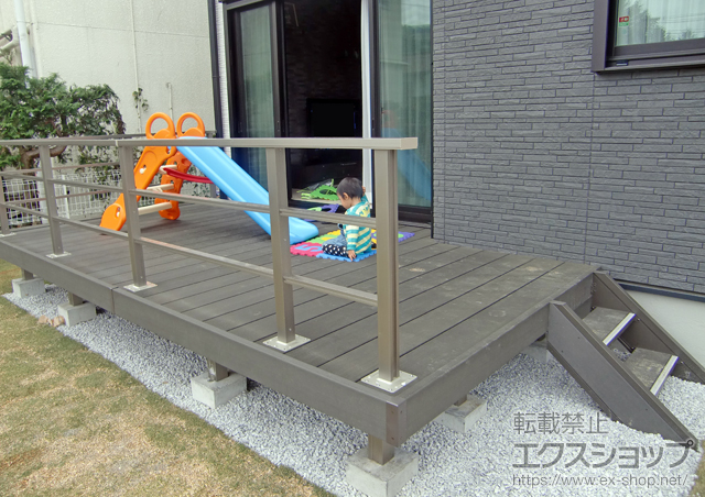 埼玉県日高市のLIXIL リクシル（トステム）のウッドデッキ リコステージII＋ステップ2段＋モダンデッキフェンス フラットラインパネルT-8 6スパン 施工例