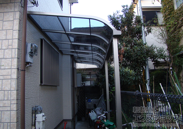 兵庫県尼崎市のLIXIL リクシル（トステム）のテラス屋根 ライザーテラスII R型 テラスタイプ 連棟　積雪〜20cm 施工例