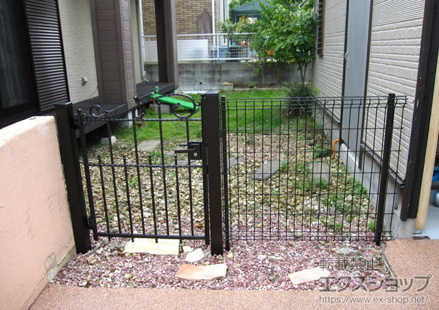 福岡県糟屋郡のの門扉 ユーフォス門扉 1型 片開き 75角門柱使用 施工例