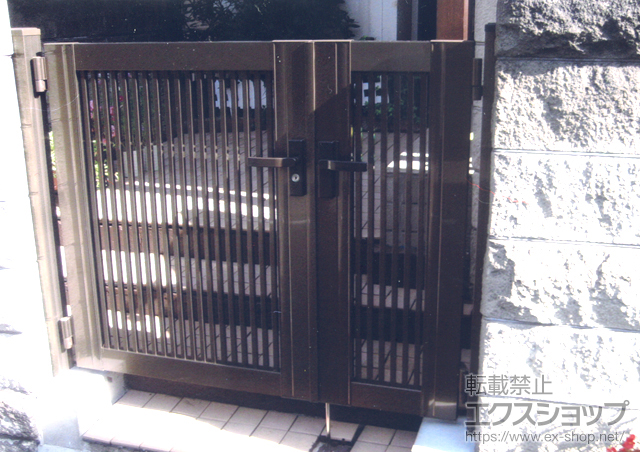 千葉県我孫子のの門扉 プリレオ R2型 両開き+外開き持送り両開き用 施工例