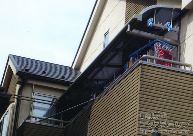 埼玉県さいたま市のLIXIL リクシル（トステム）のバルコニー・ベランダ屋根 ライザーテラスII R型 ルーフタイプ 施工例