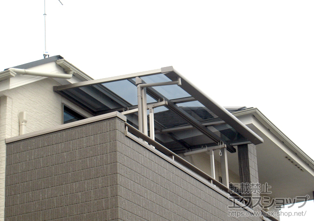 東京都昭島市のLIXIL リクシル（トステム）のバルコニー・ベランダ屋根 ライザーテラスII F型 単体 屋根タイプ 積雪〜20cm対応 施工例