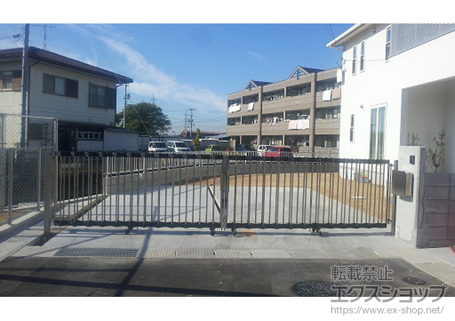 岡山県岡山市のLIXIL リクシル(新日軽)のカーゲート サンルーチェ　両開き　キャスター式 施工例