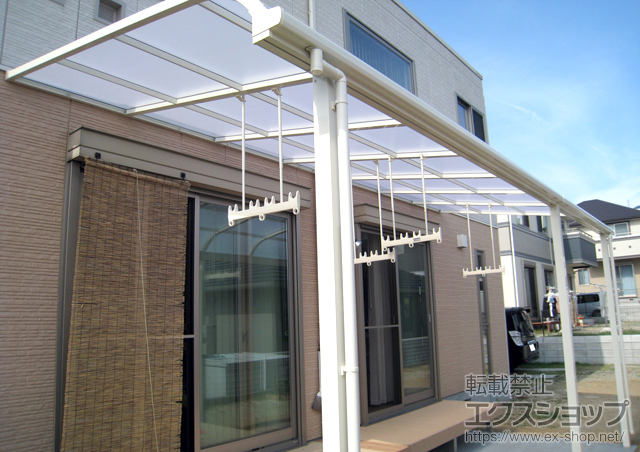 福岡県直方市のLIXIL リクシル（トステム）のテラス屋根 ライザーテラスII R型 テラスタイプ 連棟 積雪〜20ｃｍ対応 施工例