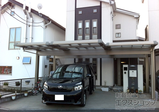 神奈川県横浜市ののカーポート U.スタイルII フラット屋根3台合掌 片寄せ納まり 積雪〜20cm対応 施工例