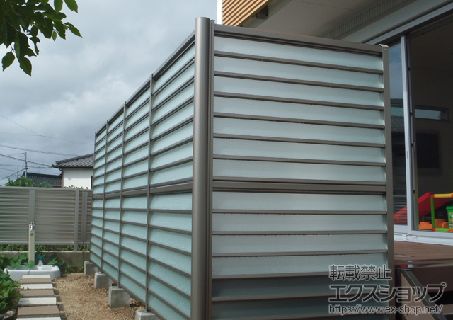 愛知県愛知郡東郷町ののフェンス・柵 サニーブリーズフェンスS型 間仕切りタイプ（2段施工） 施工例