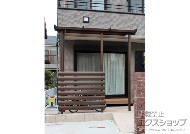 神奈川県横浜市ののテラス屋根 ナチュレ Ｎｎ型標準納まり 600タイプ 積雪〜20cm対応＋木調スクリーン前面横格子 施工例