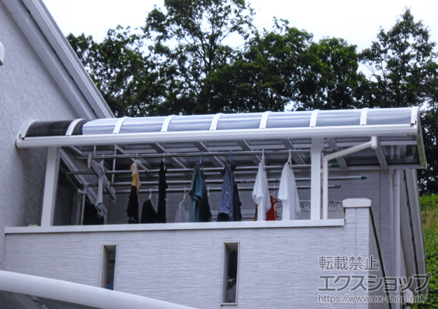 大阪府柏原市のLIXIL リクシル（トステム）のバルコニー・ベランダ屋根 パワーアルファ RB型 屋根タイプ 単体　積雪〜30cm対応 施工例