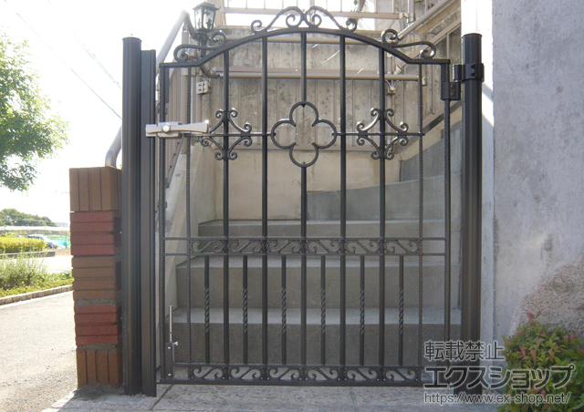 大阪府枚方市のの門扉 アプローチ ルナ CU型 片開き　吊元門柱使用 施工例