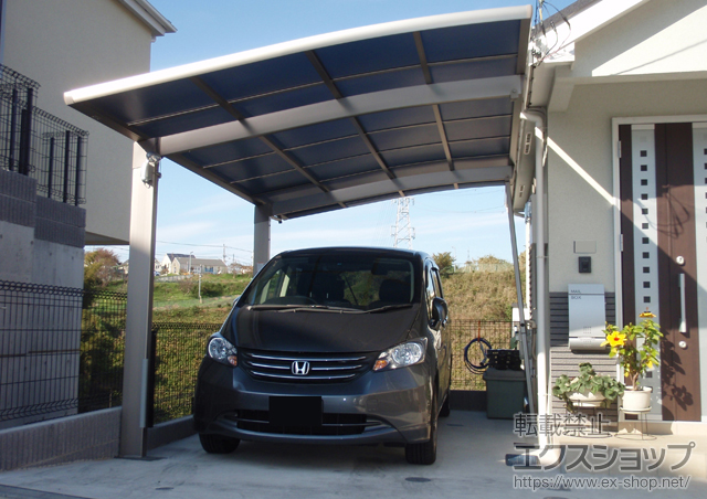 神奈川県横浜市のLIXIL リクシル（トステム）のカーポート カーブポートシグマIII 積雪〜30cm対応+着脱式サポート(補助柱)2本入り 施工例