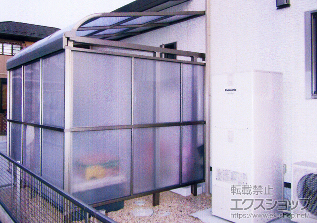 三重県四日市市のLIXIL リクシル（トステム）のテラス屋根 ライザーテラスII R型 テラスタイプ 単体　積雪〜20cm対応+前面スクリーン2段用+サイドパネル ロング柱23用 施工例