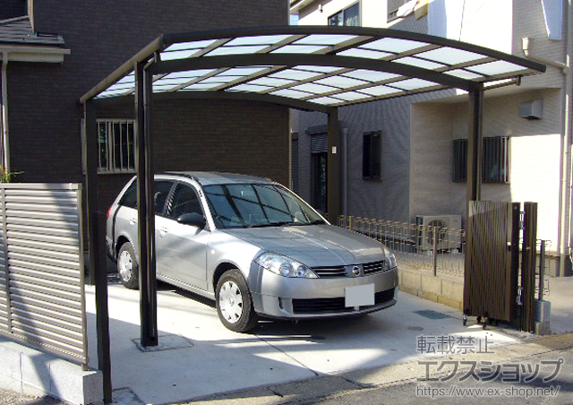 神奈川県綾瀬市のLIXIL リクシル（トステム）のカーポート カーブポートシグマIII ワイド 積雪〜30cm対応 施工例