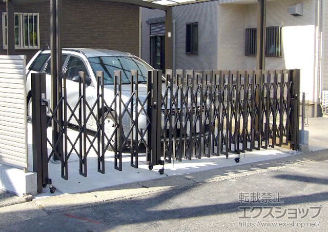 神奈川県綾瀬市のLIXIL リクシル（トステム）のカーゲート アルシャインII M型 Aタイプ ノンレール 片開き親子仕様 施工例