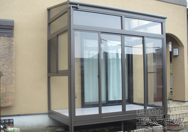 滋賀県米原市のLIXIL リクシル（トステム）のストックヤード ほせるんですII F型 床納まり 高床仕様 1500 ランマ付き 施工例