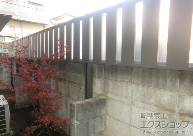 東京都世田谷区ののフェンス・柵 ライフモダンII TP型フェンス 単色 多段柱施工 施工例