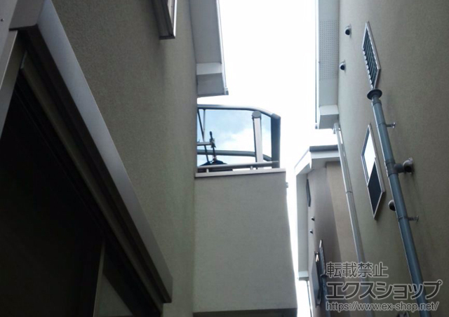 大阪府和泉市ののバルコニー・ベランダ屋根 プレシオステラスR型 屋根タイプ 単体 積雪〜20cm対応+吊り下げ物干し　標準　2本入 施工例