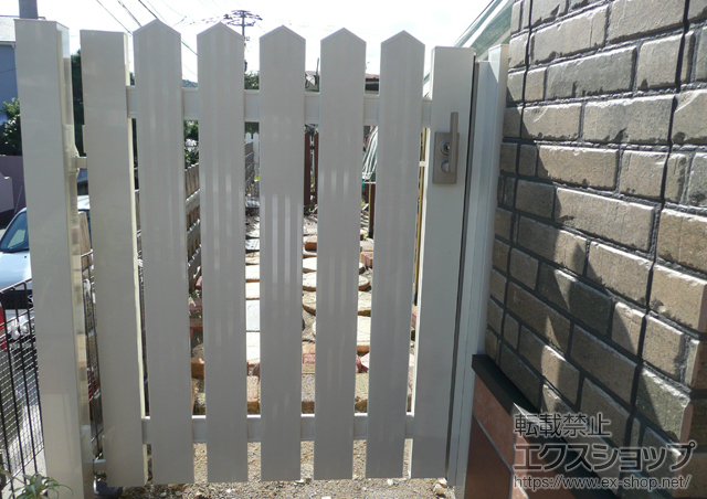 福岡県福岡市のLIXIL リクシル(新日軽)の門扉 ニューセゾンダ門扉A型 片開き 門柱式 施工例