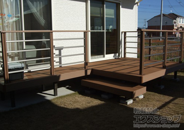 茨城県神栖市のLIXIL リクシル（トステム）のウッドデッキ リコステージII 連棟+デッキフェンス　横ビームパネル 施工例