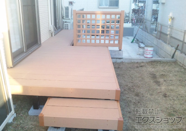 東京都小金井市ののウッドデッキ リウッドデッキ200 出幅違い連棟+リウッドフェンス1型 井桁格子 施工例