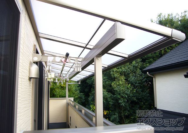東京都立川市のLIXIL リクシル（トステム）のバルコニー・ベランダ屋根 パワーアルファ F型 積雪〜30?対応 施工例