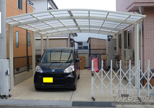 和歌山県和歌山市のLIXIL リクシル（トステム）のカーポート カーブポートシグマ? ワイド縦連棟　積雪〜20cm対応 施工例