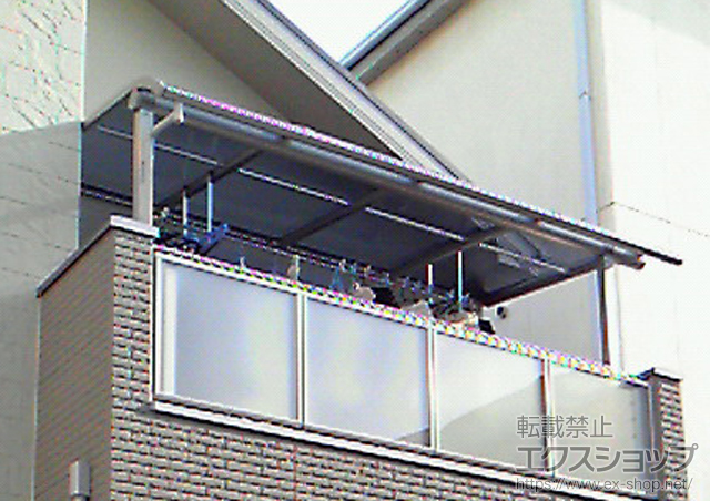 大阪府堺市ののバルコニー・ベランダ屋根 プレシオステラス R型 屋根タイプ 単体　積雪〜20cm対応+吊り下げ物干し　標準　2本入 施工例