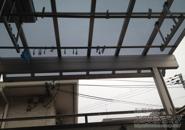 兵庫県加古川市ののバルコニー・ベランダ屋根 ヴェクターテラス R型 躯体式バルコニー屋根　積雪〜50cm対応+吊り下げ物干し　標準　2本入 施工例