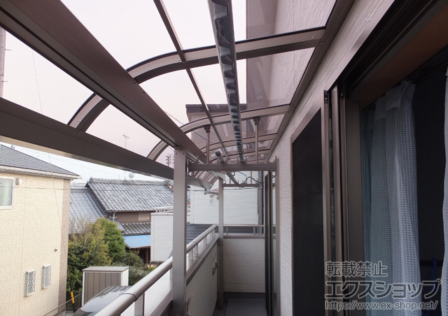 愛知県名古屋市のLIXIL リクシル（トステム）のバルコニー・ベランダ屋根 ライザーテラスII R型 屋根タイプ 連棟 積雪〜20cm対応+吊り下げ物干し 標準 3本入 施工例
