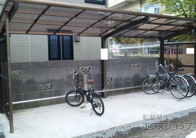 神奈川県相模原市のLIXIL リクシル（トステム）のサイクルポート・駐輪場 カーブパークシグマIII パネル2面囲い 積雪〜30cm対応+輪止め 施工例