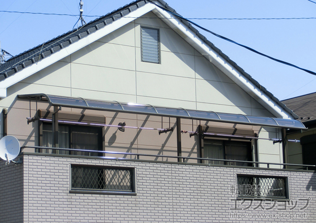 千葉県松戸市のLIXIL リクシル（トステム）のバルコニー・ベランダ屋根 ライザーテラスII R型 屋根タイプ 連棟 積雪〜20cm対応 施工例