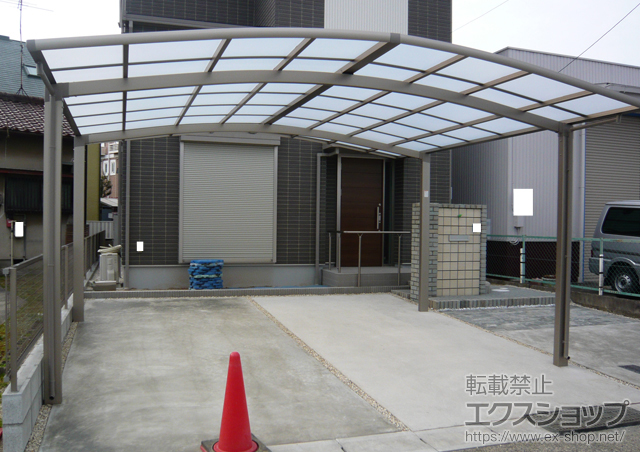 愛知県名古屋市のLIXIL リクシル（トステム）のカーポート カーブポートシグマIII ワイド 積雪〜30cm対応 施工例