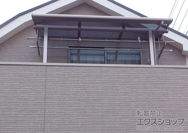東京都立川市のLIXIL リクシル（トステム）のバルコニー・ベランダ屋根 ライザーテラスII F型 屋根タイプ 単体 積雪〜20cm対応+吊下げ物干し 標準2本入 施工例