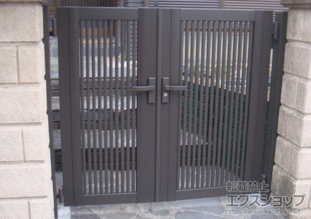 大阪府交野市のの門扉 シャレオR2型 両開き　門柱使用 施工例