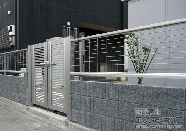 山梨県笛吹市ののフェンス・柵 レスティナメッシュフェンス1型 自由柱タイプ 施工例